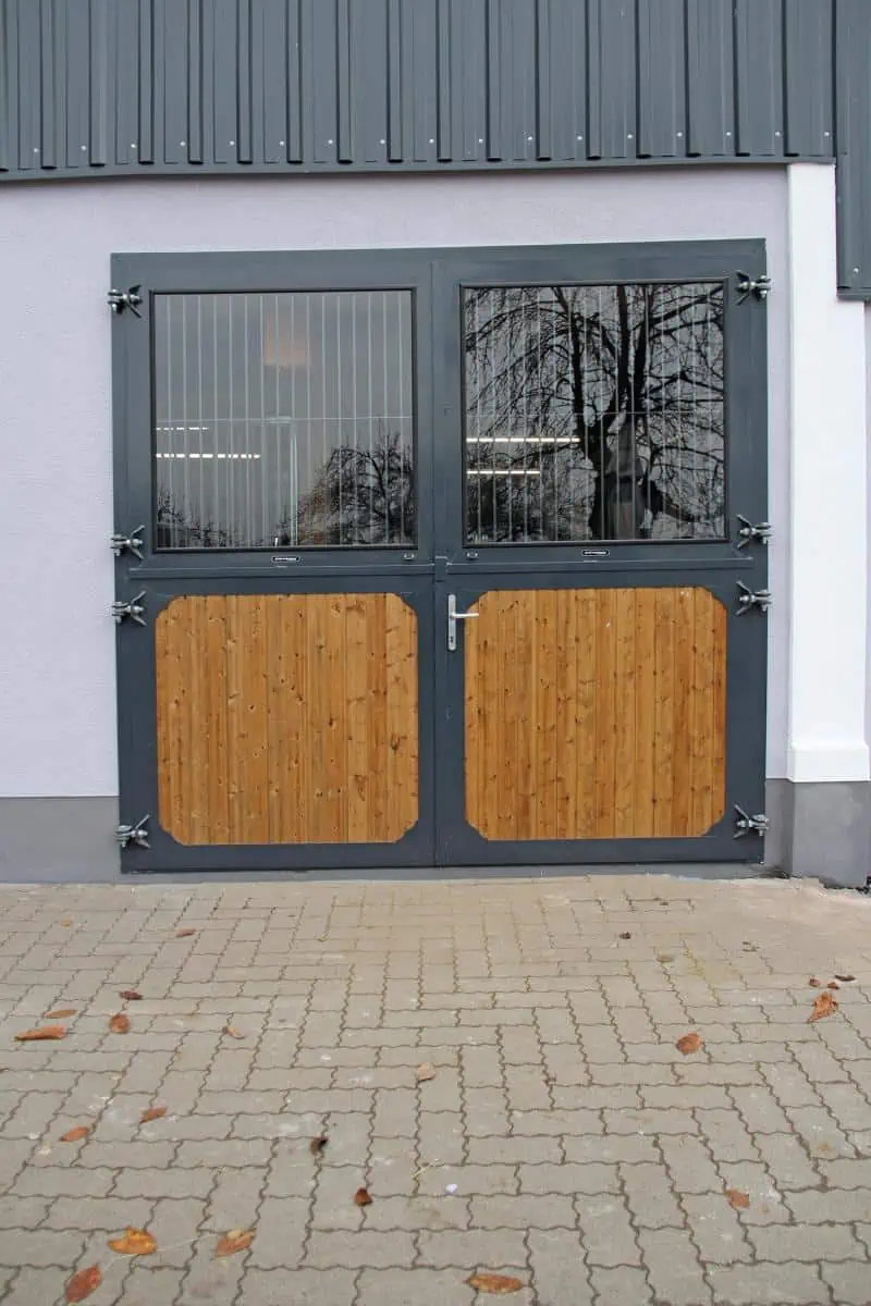 Stalltor Drehfenster 2.4 x 2.2 m (BxH)